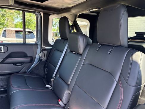Used 2024 Jeep Wrangler Unlimited Rubicon AWD/4WD image 20
