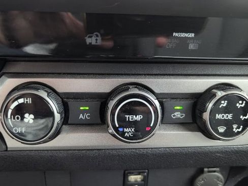 Used 2017 Toyota Tacoma SR5 w/ Tow Package AWD/4WD image 21