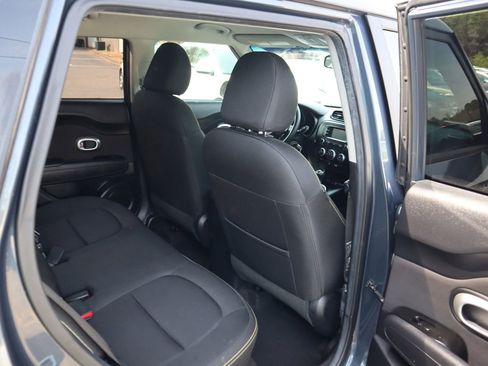 Used 2016 Kia Soul + FWD image 21