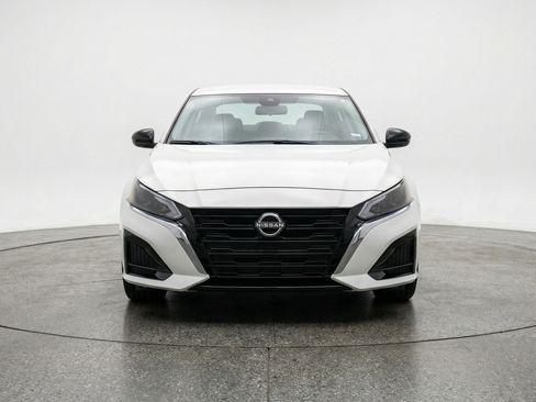 Used 2025 Nissan Altima 2.5 SV FWD image 2