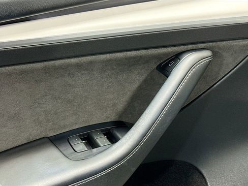 Used 2024 Tesla Model Y Performance image 24