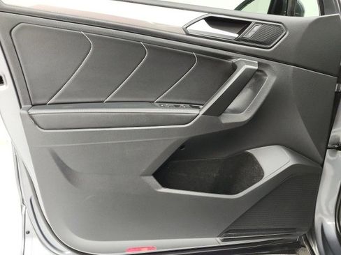 Used 2022 Volkswagen Tiguan SE w/ Panoramic Sunroof Package image 43