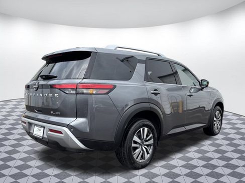 Used 2025 Nissan Pathfinder SL AWD/4WD image 7