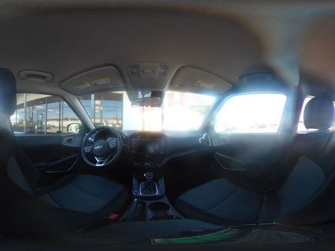 Used 2025 Kia Soul LX w/ LX Technology Package FWD image 40