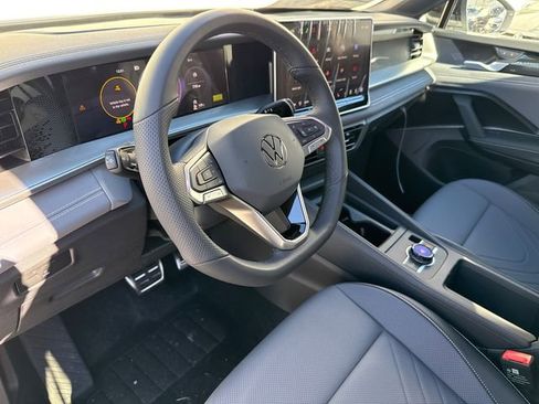 New 2026 Volkswagen Tiguan SE R-Line image 42