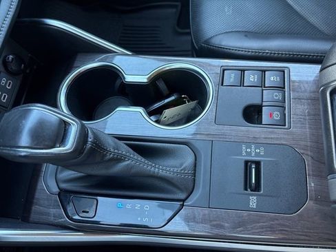 Used 2023 Toyota Highlander Limited image 29