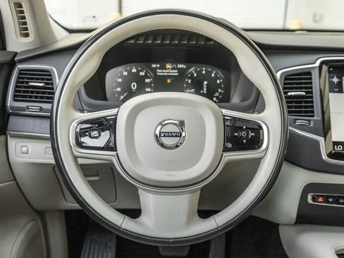 Used 2020 Volvo XC90 T5 Momentum image 9