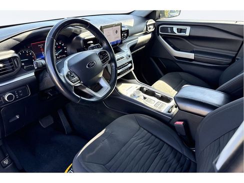 Used 2021 Ford Explorer XLT image 10