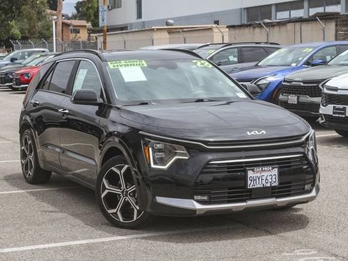 Used 2023 Kia Niro SX Touring FWD image 2