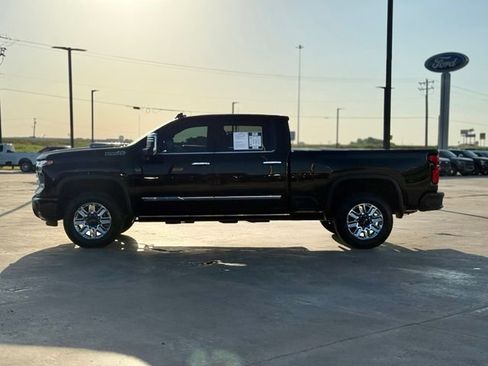 Used 2024 Chevrolet Silverado 2500 High Country w/ High Country Premium Package AWD/4WD image 5
