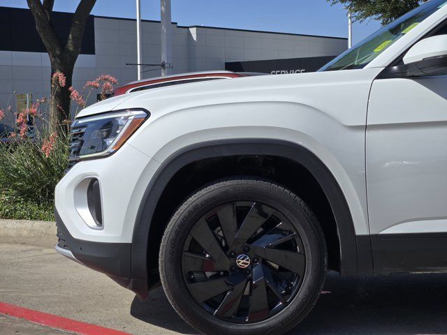 Used 2024 Volkswagen Atlas SE w/ Panoramic Sunroof Package FWD image 10