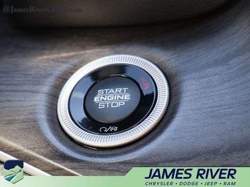 Used 2023 Jeep Grand Cherokee L Limited w/ Black Appearance Package image 33