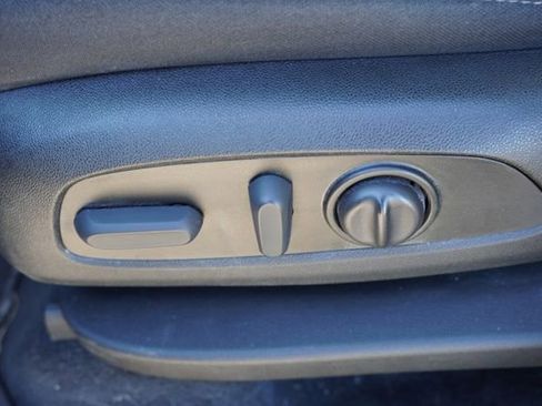 Used 2023 Chevrolet Traverse LT image 23