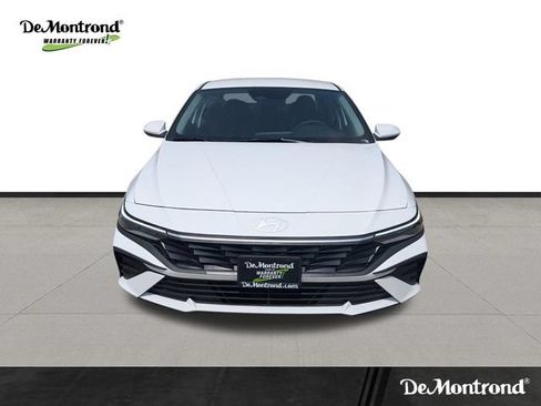 New 2026 Hyundai Elantra SE FWD image 2
