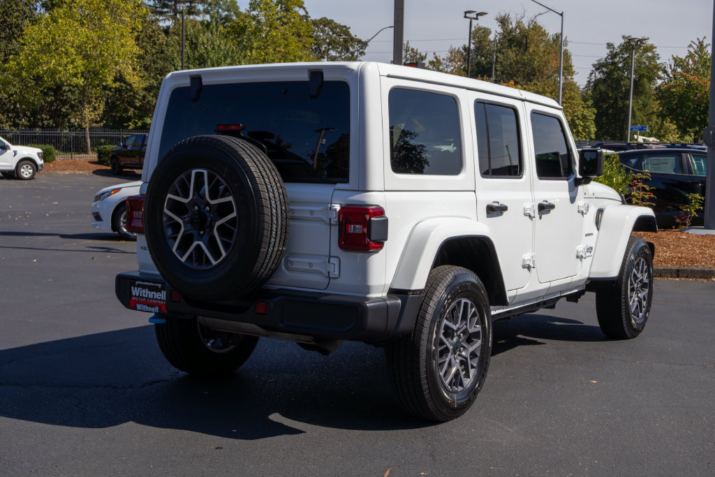 Used 2024 Jeep Wrangler Unlimited Sahara AWD/4WD image 7