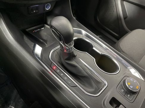 Used 2023 Chevrolet Traverse LT image 34