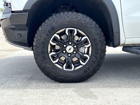 Used 2025 Chevrolet Silverado 1500 ZR2 w/ Technology Package AWD/4WD image 38