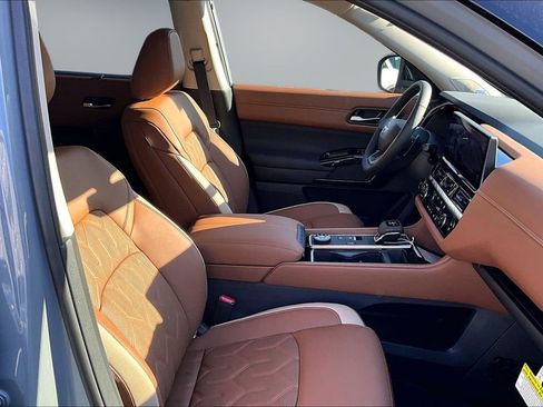 New 2026 Nissan Pathfinder Platinum w/ Cargo Package image 11