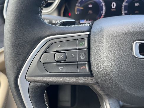 New 2025 Jeep Grand Cherokee Limited w/ Luxury Tech Group II image 17