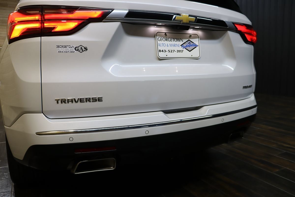 Used 2023 Chevrolet Traverse Premier FWD image 24