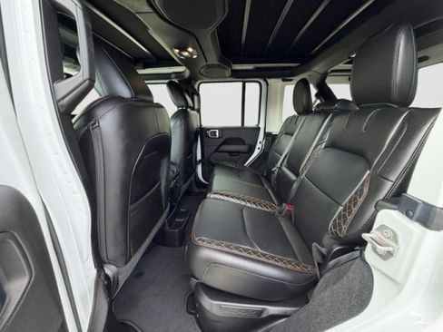 Used 2023 Jeep Wrangler Unlimited Sahara image 17