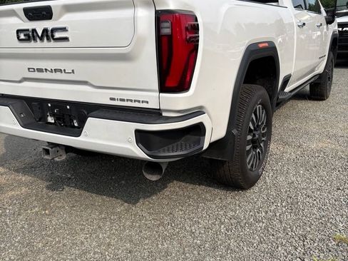 Used 2024 GMC Sierra 3500 Denali Ultimate AWD/4WD image 7