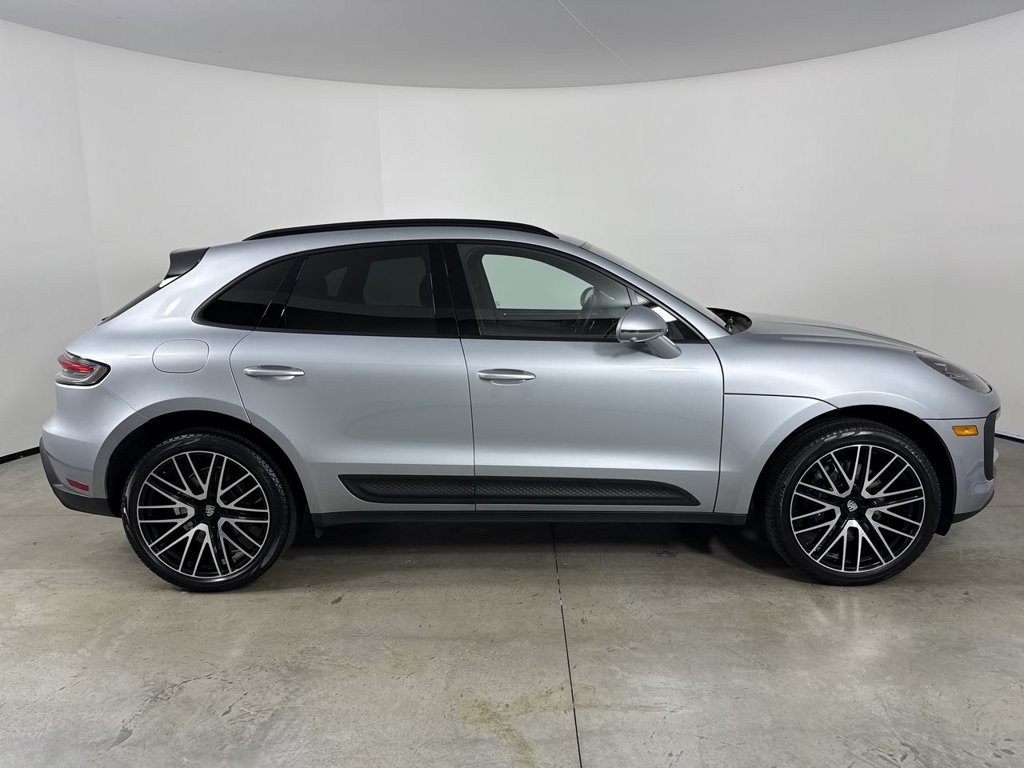 Certified 2024 Porsche Macan AWD/4WD image 8
