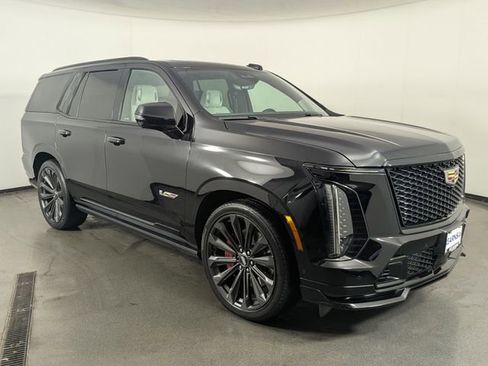 Used 2025 Cadillac Escalade V image 2