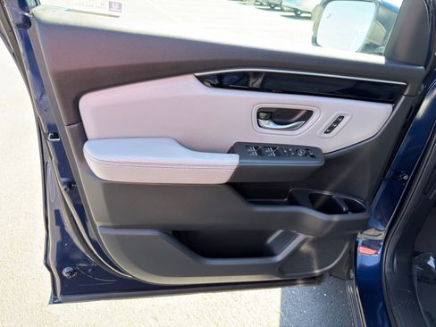 Used 2024 Honda Pilot Touring image 13