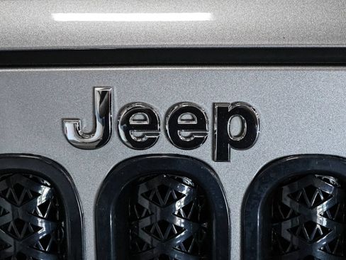 Used 2016 Jeep Wrangler Unlimited Sahara w/ Max Tow Package AWD/4WD image 13
