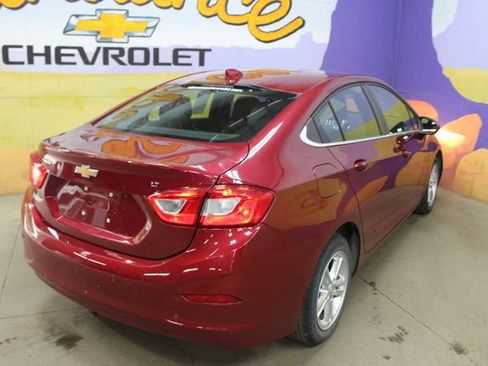 Used 2018 Chevrolet Cruze LT w/ LT Convenience Package FWD image 8