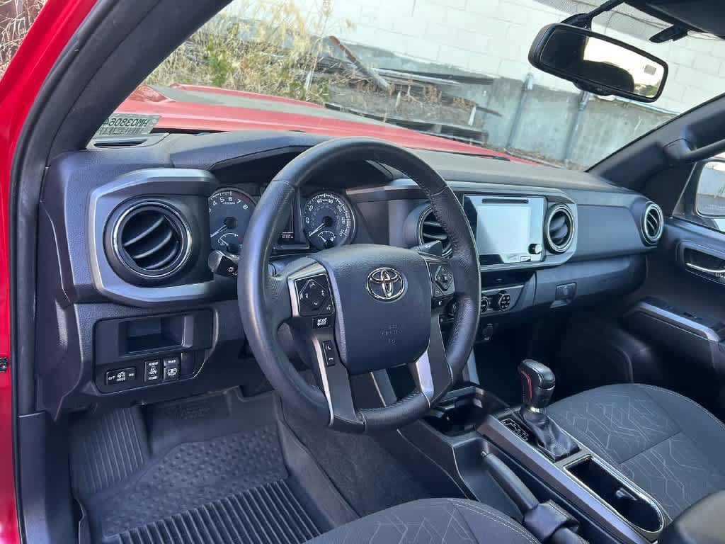 Used 2017 Toyota Tacoma TRD Sport w/ Tow Package RWD image 2