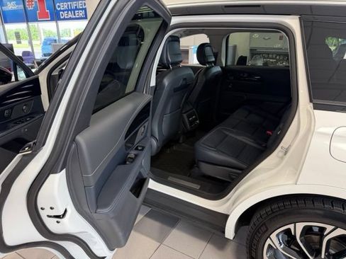 Used 2025 Lincoln Nautilus Reserve AWD/4WD image 18