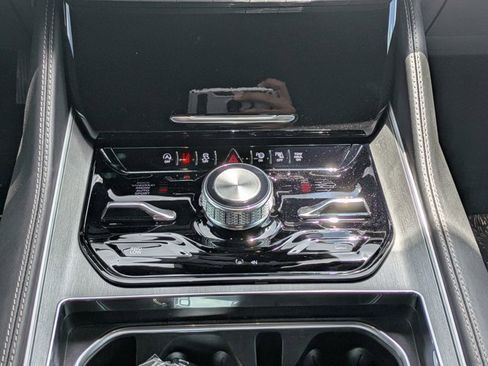 New 2025 Jeep Wagoneer Series II image 17