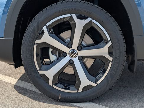 New 2026 Volkswagen Taos SEL AWD/4WD image 4