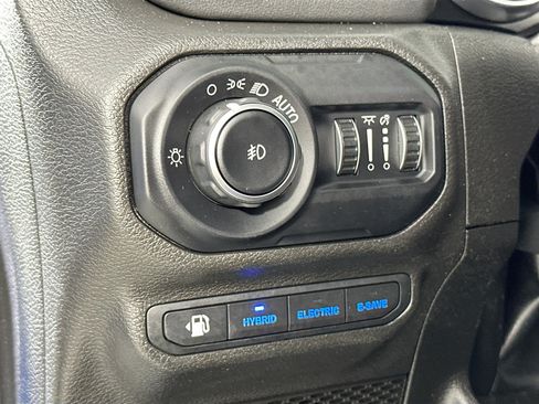 Used 2022 Jeep Wrangler Unlimited Rubicon 4xe AWD/4WD image 10