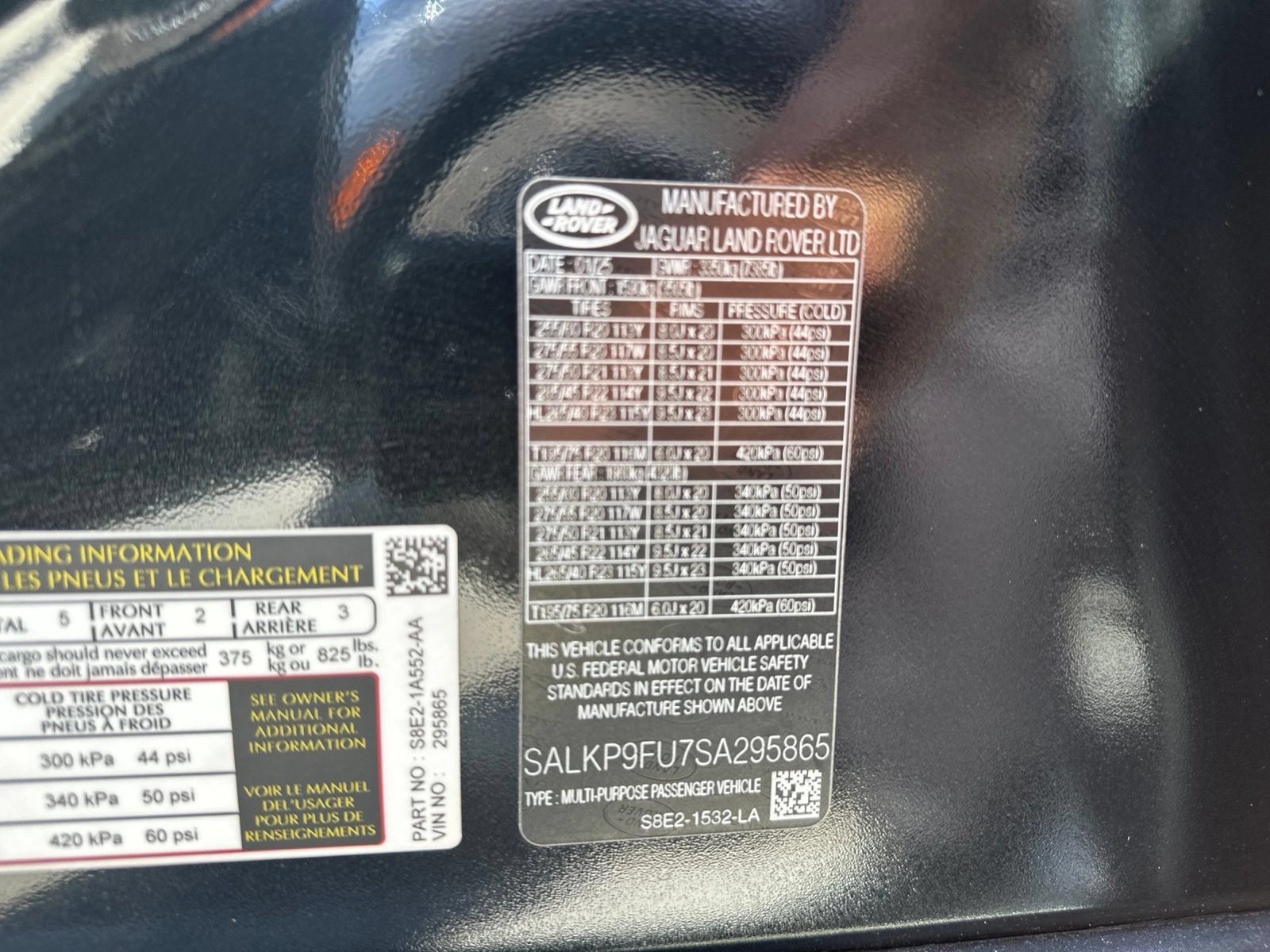 Certified 2025 Land Rover Range Rover SE AWD/4WD image 13