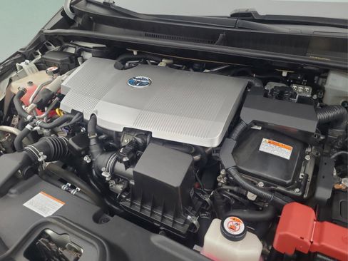 Certified 2017 Toyota Prius Prime Plus image 29