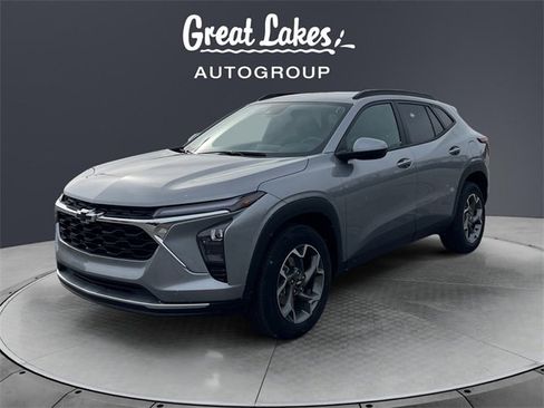 Used 2024 Chevrolet Trax LT w/ Driver Confidence Package image 1