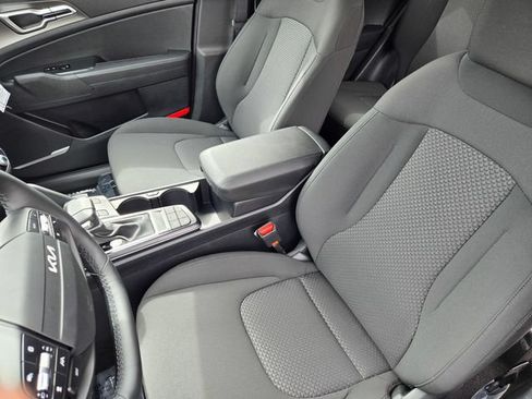 New 2026 Kia Sportage LX FWD image 17