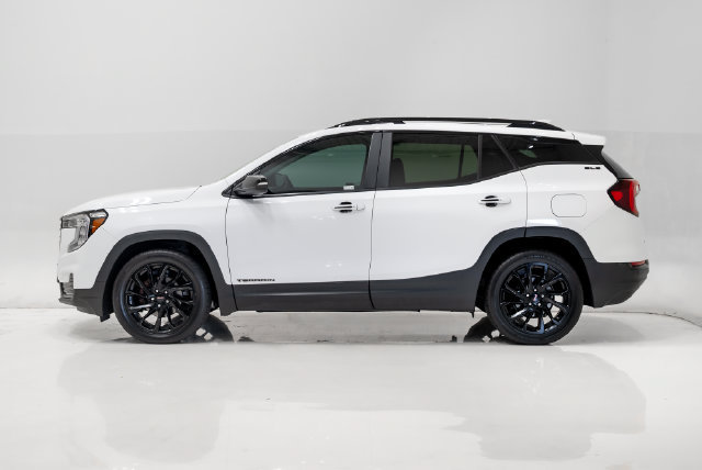 Used 2023 GMC Terrain SLE w/ Elevation Edition FWD image 27
