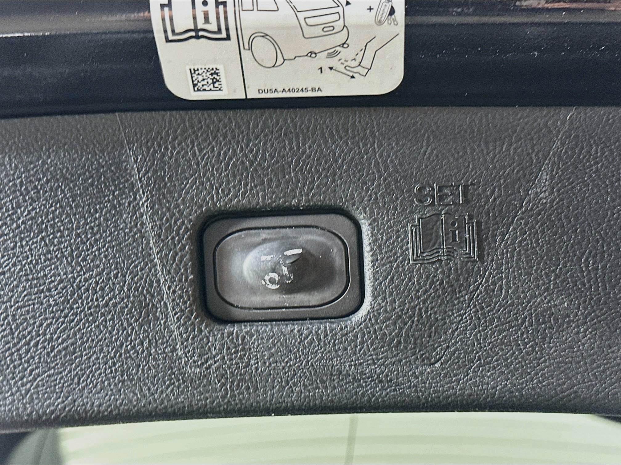 Used 2020 Ford Edge Titanium FWD image 28