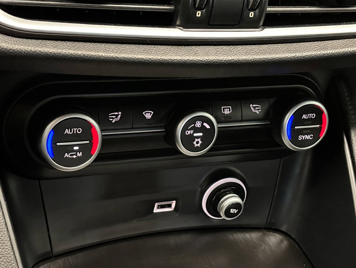 Used 2018 Alfa Romeo Stelvio AWD image 10