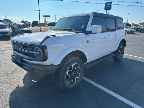 Used 2023 Ford Bronco Outer Banks AWD/4WD image 2