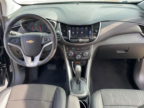 Used 2021 Chevrolet Trax LT w/ LT Convenience Package FWD image 15