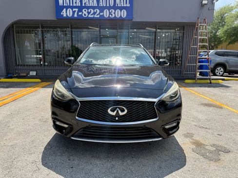 Used 2017 INFINITI QX30 Premium w/ Navigation Package image 4