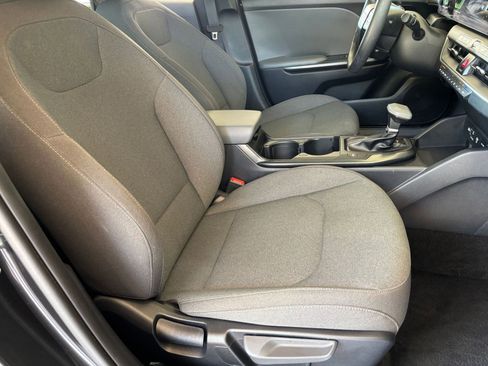 Used 2025 Kia K4 LXS FWD image 36