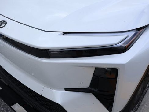 Used 2026 Toyota C-HR AWD/4WD image 3