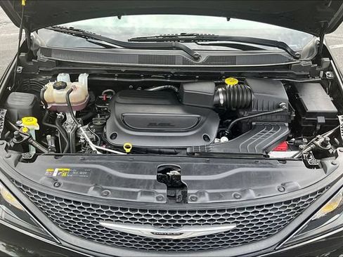 Used 2023 Chrysler Voyager LX FWD image 29
