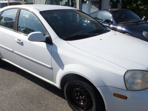 Used 2006 Suzuki Forenza Sedan image 15